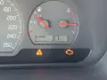 Na desce rozdzielczej świeci się kontrolka ESP i kontrolka silnika.