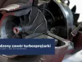 Przekrój turbosprężarki z widocznym wirnikiem i elementami, które mogą wskazywać na uszkodzony zawór nadmiarowo upustowy.