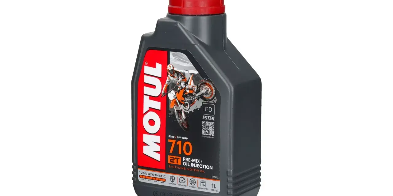 Olej Motul 2T – wybierz najlepszy olej dla swojego silnika 2-suwowego