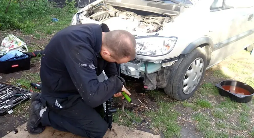 Jak wymienić chłodnicę w oplu zafirze i uniknąć kosztownych napraw