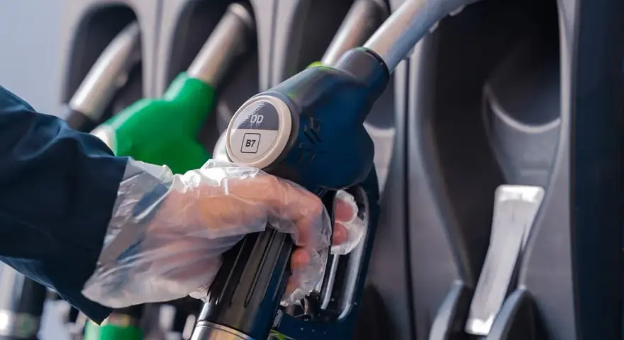 Czy ropa to diesel? Poznaj kluczowe różnice i proces produkcji