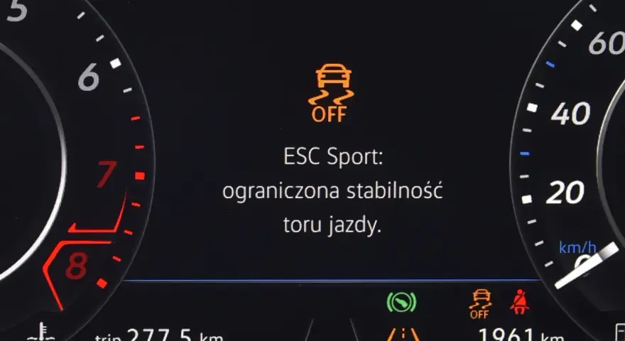 Na desce rozdzielczej świeci się kontrolka "ESC Sport: ograniczona stabilność toru jazdy". To informacja, co to jest asr w aucie.