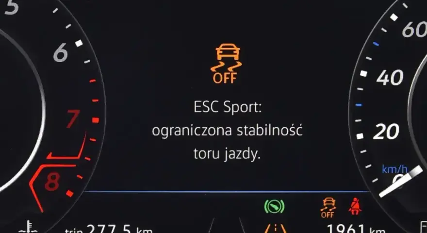 Na desce rozdzielczej świeci się kontrolka ESC Sport z napisem "ograniczona stabilność toru jazdy".